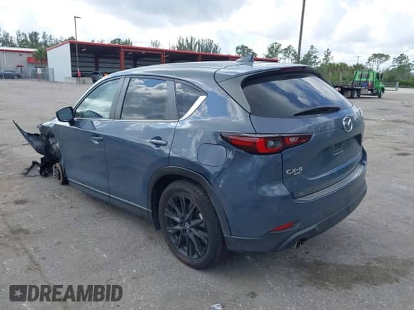 2022 Mazda CX-5 S Carbon Edition z VIN JM3KFBCM3N0551653, wystawiony jako IAAI lot #41495011 z przebiegiem 49 842 mil mil oraz . Historia ofert i sprzedaży dostępna na DreamBid. Obrazek 3.