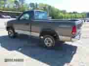 2003 Ford F-150 XL z VIN 1FTRF18243NB29920, wystawiony jako IAAI lot #42037138 z przebiegiem 230 215 mil mil oraz . Historia ofert i sprzedaży dostępna na DreamBid. Obrazek 3.