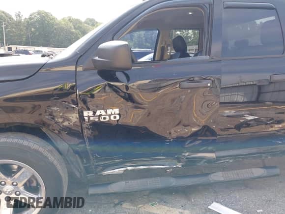 2014 Ram 1500 Express z VIN 1C6RR6FT1ES113671, wystawiony jako IAAI lot #42568741 z przebiegiem 226 832 mil mil oraz . Historia ofert i sprzedaży dostępna na DreamBid. Obrazek 6.