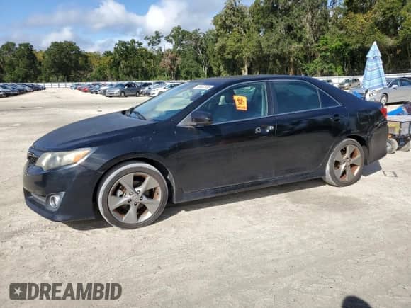 2012 Toyota Camry L z VIN 4T1BF1FK7CU153974, wystawiony jako Copart lot #90407555 z przebiegiem 169 535 mil mil oraz Czysty tytuł • Clean title. Historia ofert i sprzedaży dostępna na DreamBid. Obrazek 1.