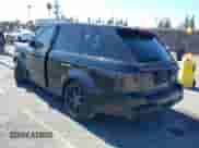 2007 Land Rover Range Rover Sport HSE z VIN SALSK254X7A105877, wystawiony jako IAAI lot #42865340 z przebiegiem 172 889 mil mil oraz . Historia ofert i sprzedaży dostępna na DreamBid. Obrazek 3.