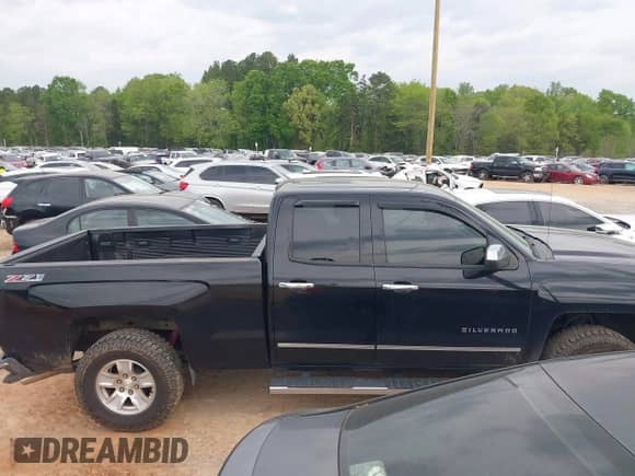 2014 Chevrolet Silverado 1500 LTZ z VIN 1GCVKSEC7EZ253267, wystawiony jako IAAI lot #42032716 z przebiegiem 203 180 mil mil oraz . Historia ofert i sprzedaży dostępna na DreamBid. Obrazek 13.