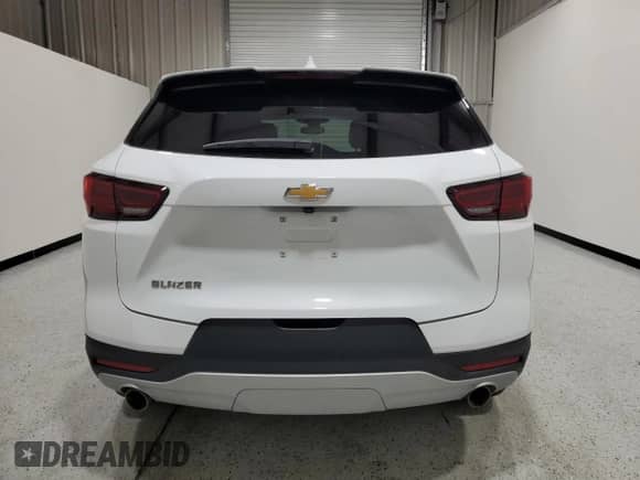 2025 Chevrolet Blazer LT z VIN 3GNKBCR4XSS173635, wystawiony jako Copart lot #89838315 z przebiegiem 8 911 mil mil oraz Czysty tytuł • Clean title. Historia ofert i sprzedaży dostępna na DreamBid. Obrazek 6.