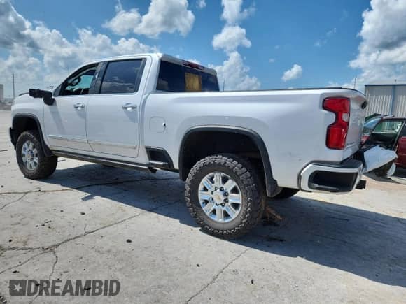 2024 Chevrolet Silverado 2500HD High Country с VIN 1GC4YREY2RF184994, выставлен на аукционе Copart как лот 64391955 с пробегом 27 175 миль миль и Списание • Salvage title. История ставок и продаж доступна на DreamBid. Изображение 2.
