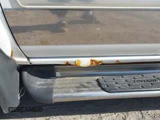 2006 Chevrolet Silverado 1500 LT3 z VIN 2GCEK13TX61175610, wystawiony jako IAAI lot #43384098 z przebiegiem 163 308 mil mil oraz . Historia ofert i sprzedaży dostępna na DreamBid. Obrazek 6.