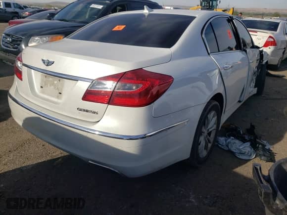 2013 Hyundai Genesis 3.8L с VIN KMHGC4DD4DU210203, выставлен на аукционе Copart как лот 67089025 с пробегом Не указан миль и Списание • Salvage title. История ставок и продаж доступна на DreamBid. Изображение 7.