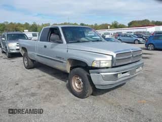 2000 Dodge 1500 с VIN 1B7HF13Z0YJ113406, выставлен на аукционе IAAI как лот 43446230 с пробегом 228 693 миль миль и . История ставок и продаж доступна на DreamBid. Изображение 1.