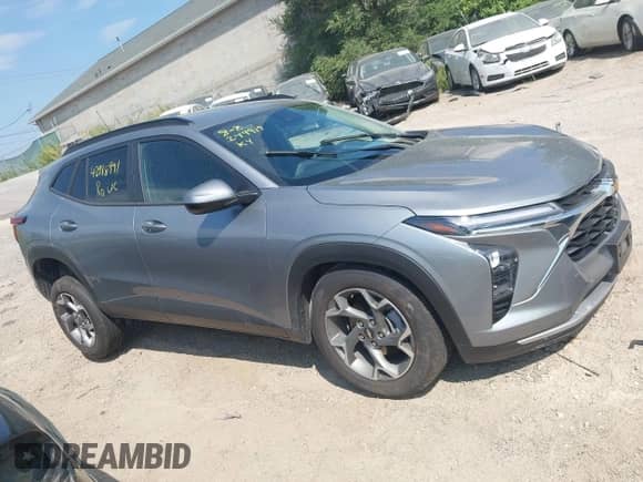 2025 Chevrolet Trax LT с VIN KL77LHEPXSC150240, выставлен на аукционе IAAI как лот 42918991 с пробегом 17 778 миль миль и . История ставок и продаж доступна на DreamBid. Изображение 12.