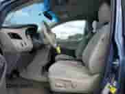 2013 Toyota Sienna LE с VIN 5TDJK3DC2DS070137, выставлен на аукционе Copart как лот 80140495 с пробегом 196 203 миль миль и Списание • Salvage title. История ставок и продаж доступна на DreamBid. Изображение 7.