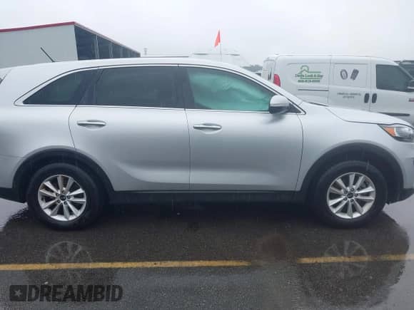 2019 Kia Sorento LX with VIN 5XYPG4A59KG497722, listed as a IAAI auction lot 42909959 with 58,704 mi miles and . Bid and sale history available at DreamBid. Image 13.