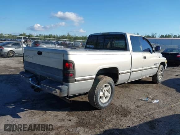 1997 Dodge 1500 с VIN 3B7HC13Y6VG813248, выставлен на аукционе IAAI как лот 41136168 с пробегом 118 392 миль миль и . История ставок и продаж доступна на DreamBid. Изображение 4.