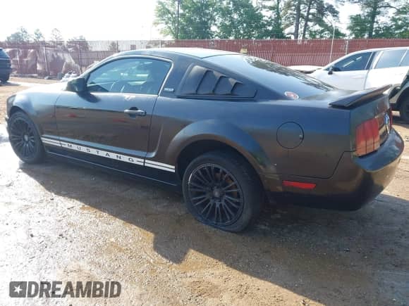 2005 Ford Mustang Deluxe с VIN 1ZVFT80N455247055, выставлен на аукционе IAAI как лот 42049726 с пробегом 182 342 миль миль и . История ставок и продаж доступна на DreamBid. Изображение 3.