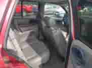 2002 Chevrolet TrailBlazer LS z VIN 1GNDT13S022332787, wystawiony jako IAAI lot #42739318 z przebiegiem 155 190 mil mil oraz . Historia ofert i sprzedaży dostępna na DreamBid. Obrazek 8.