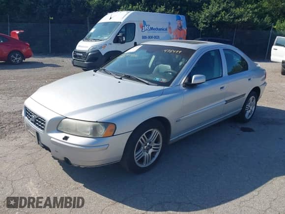 2005 Volvo S60 с VIN YV1RH592X52478479, выставлен на аукционе IAAI как лот 42562887 с пробегом 219 985 миль миль и . История ставок и продаж доступна на DreamBid. Изображение 2.