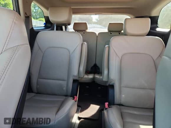 2017 Hyundai Santa Fe Limited Ultimate z VIN KM8SR4HF0HU184953, wystawiony jako Copart lot #85154215 z przebiegiem 132 884 mil mil oraz Czysty tytuł • Clean title. Historia ofert i sprzedaży dostępna na DreamBid. Obrazek 10.