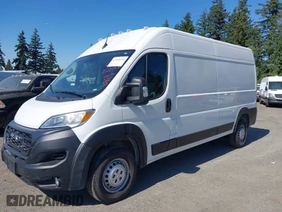 2025 Ram ProMaster Cargo Tradesman z VIN 3C6LRVDG8SE504580, wystawiony jako IAAI lot #43268193 z przebiegiem 18 464 mil mil oraz . Historia ofert i sprzedaży dostępna na DreamBid. Obrazek 17.