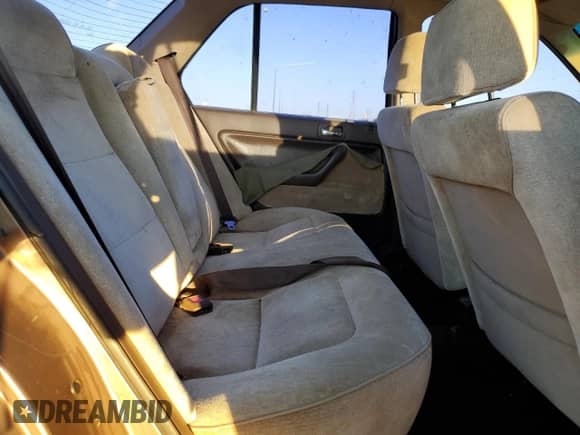 1990 Honda Accord LX z VIN JHMCB7652LC035496, wystawiony jako Copart lot #76473224 z przebiegiem 200 671 mil mil oraz Szkoda całkowita • Salvage title. Historia ofert i sprzedaży dostępna na DreamBid. Obrazek 11.