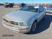 2006 Ford Mustang Standard с VIN 1ZVFT80N665131468, выставлен на аукционе IAAI как лот 43508854 с пробегом 105 634 миль миль и . История ставок и продаж доступна на DreamBid. Изображение 2.