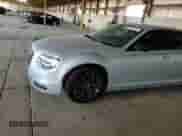 2019 Chrysler 300 Touring с VIN 2C3CCAAG3KH612427, выставлен на аукционе Copart как лот 84475225 с пробегом 104 225 миль миль и Списание • Salvage title. История ставок и продаж доступна на DreamBid. Изображение 13.