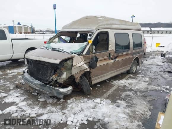 1998 Chevrolet Express Cargo YF7 z VIN 1GBFG15R3W1069808, wystawiony jako IAAI lot #41300522 z przebiegiem 156 186 mil mil oraz . Historia ofert i sprzedaży dostępna na DreamBid. Obrazek 17.
