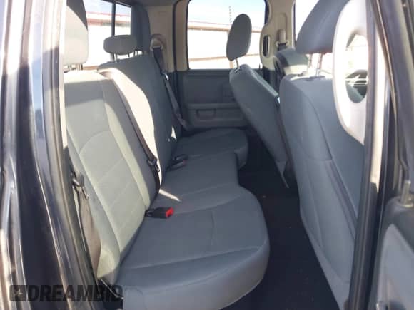 2018 Ram 1500 Big Horn z VIN 1C6RR7GG5JS306861, wystawiony jako IAAI lot #41617365 z przebiegiem 82 719 mil mil oraz . Historia ofert i sprzedaży dostępna na DreamBid. Obrazek 8.