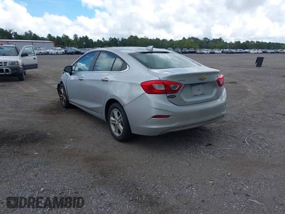 2017 Chevrolet Cruze LT z VIN 1G1BE5SM3H7237486, wystawiony jako IAAI lot #43286450 z przebiegiem 123 809 mil mil oraz . Historia ofert i sprzedaży dostępna na DreamBid. Obrazek 3.