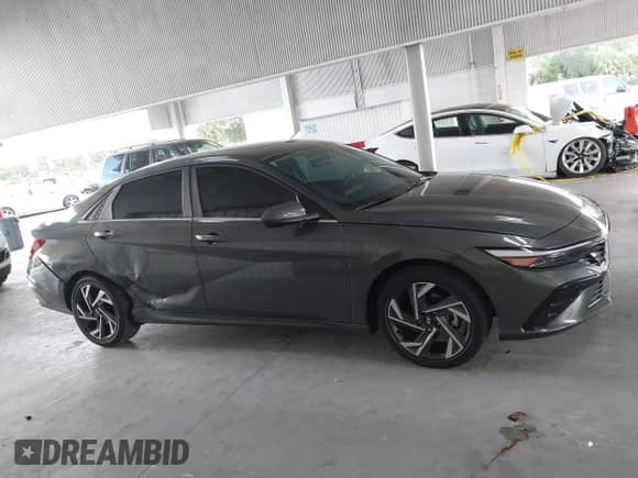 2025 Hyundai Elantra SEL Convenience with VIN KMHLS4DG8SU970840, listed as a IAAI auction lot 43059826 with 1,609 mi miles and . Bid and sale history available at DreamBid. Image 13.