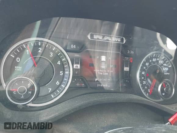 2020 Ram 1500 Big Horn z VIN 1C6RREBT3LN252583, wystawiony jako IAAI lot #41767035 z przebiegiem 218 563 mil mil oraz . Historia ofert i sprzedaży dostępna na DreamBid. Obrazek 7.