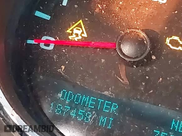 2011 Chevrolet Silverado 1500 LT z VIN 3GCPKSEAXBG200677, wystawiony jako IAAI lot #43129728 z przebiegiem 187 458 mil mil oraz . Historia ofert i sprzedaży dostępna na DreamBid. Obrazek 13.