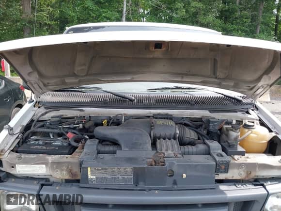 2007 Ford Econoline Cargo Commercial z VIN 1FTNE24L87DA53023, wystawiony jako IAAI lot #42457310 z przebiegiem Nie podano mil oraz . Historia ofert i sprzedaży dostępna na DreamBid. Obrazek 10.