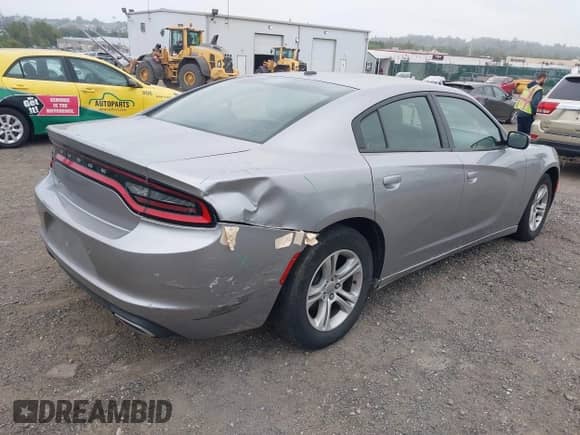 2015 Dodge Charger SE z VIN 2C3CDXBG7FH716892, wystawiony jako IAAI lot #43190738 z przebiegiem 116 613 mil mil oraz . Historia ofert i sprzedaży dostępna na DreamBid. Obrazek 4.
