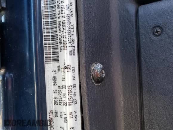 2000 Jeep Wrangler Sport z VIN 1J4FA49S2YP720061, wystawiony jako Copart lot #85644025 z przebiegiem 117 772 mil mil oraz Czysty tytuł • Clean title. Historia ofert i sprzedaży dostępna na DreamBid. Obrazek 12.