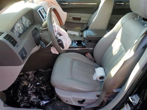 2008 Chrysler 300 C with VIN 2C3LK63H68H297945, listed as a Copart auction lot 42972204 with 131,750 mi miles and Salvage title. Bid and sale history available at DreamBid. Image 7.