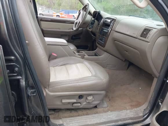 2005 Ford Explorer Eddie Bauer with VIN 1FMDU74K95UA83742, listed as a IAAI auction lot 42061489 with Not provided miles and . Bid and sale history available at DreamBid. Image 5.