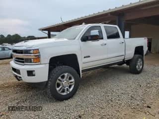 2019 Chevrolet Silverado 2500HD High Country z VIN 1GC1KUEY9KF278240, wystawiony jako Copart lot #67460345 z przebiegiem 135 212 mil mil oraz Szkoda całkowita • Salvage title. Historia ofert i sprzedaży dostępna na DreamBid. Obrazek 1.