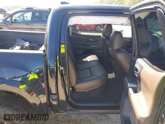 2021 Toyota Tacoma Limited с VIN 3TMGZ5AN9MM443746, выставлен на аукционе IAAI как лот 43089583 с пробегом Не указан миль и . История ставок и продаж доступна на DreamBid. Изображение 8.