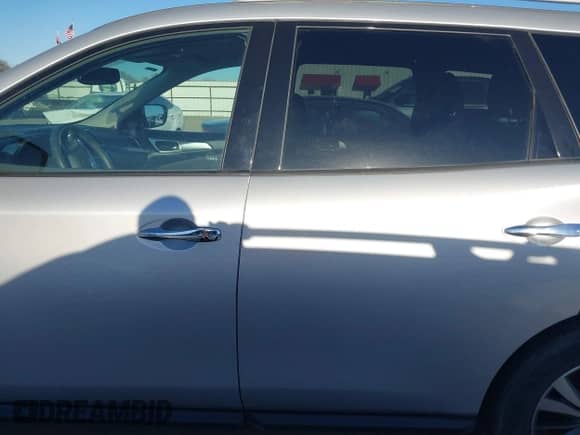 2018 Nissan Pathfinder S with VIN 5N1DR2MN8JC609390, listed as a IAAI auction lot 41113373 with 118,933 mi miles and . Bid and sale history available at DreamBid. Image 15.