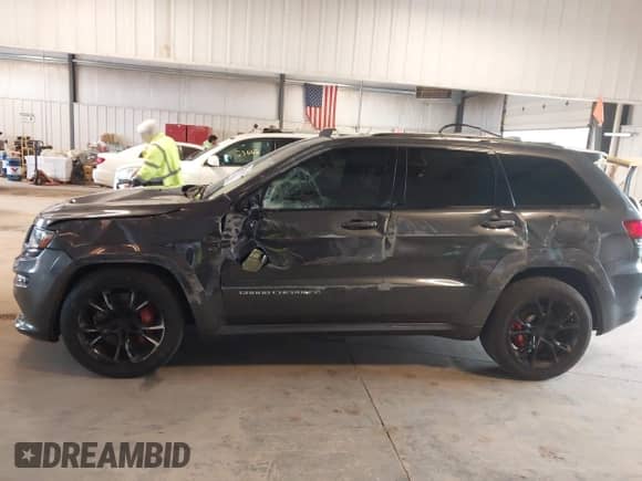 2016 Jeep Grand Cherokee SRT с VIN 1C4RJFDJ6GC359694, выставлен на аукционе IAAI как лот 42425043 с пробегом 142 260 миль миль и . История ставок и продаж доступна на DreamBid. Изображение 14.