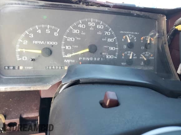 1998 GMC Sierra 1500 с VIN 2GTEC19R6W1536985, выставлен на аукционе Copart как лот 51825085 с пробегом 284 991 миль миль и Списание • Salvage title. История ставок и продаж доступна на DreamBid. Изображение 9.