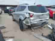 2018 Ford Escape SE z VIN 1FMCU9GD9JUC78285, wystawiony jako IAAI lot #43092402 z przebiegiem 111 326 mil mil oraz . Historia ofert i sprzedaży dostępna na DreamBid. Obrazek 3.