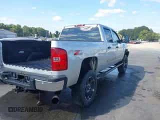 2011 Chevrolet Silverado 2500HD LT z VIN 1GC1KXC80BF125508, wystawiony jako IAAI lot #43251420 z przebiegiem 192 140 mil mil oraz . Historia ofert i sprzedaży dostępna na DreamBid. Obrazek 4.