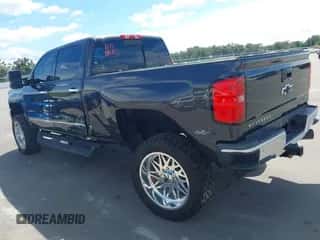 2015 Chevrolet Silverado 2500HD LTZ с VIN 1GC1CWE81FF139248, выставлен на аукционе IAAI как лот 43197842 с пробегом 111 127 миль миль и . История ставок и продаж доступна на DreamBid. Изображение 3.