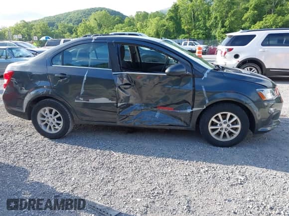 2019 Chevrolet Sonic LT с VIN 1G1JC5SB9K4129561, выставлен на аукционе IAAI как лот 42528667 с пробегом 94 260 миль миль и . История ставок и продаж доступна на DreamBid. Изображение 13.