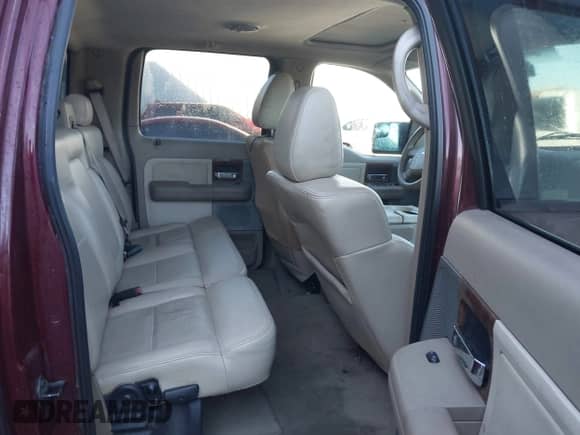 2004 Ford F-150 XLT z VIN 1FTPW12564KC92615, wystawiony jako IAAI lot #43462750 z przebiegiem 222 373 mil mil oraz . Historia ofert i sprzedaży dostępna na DreamBid. Obrazek 8.