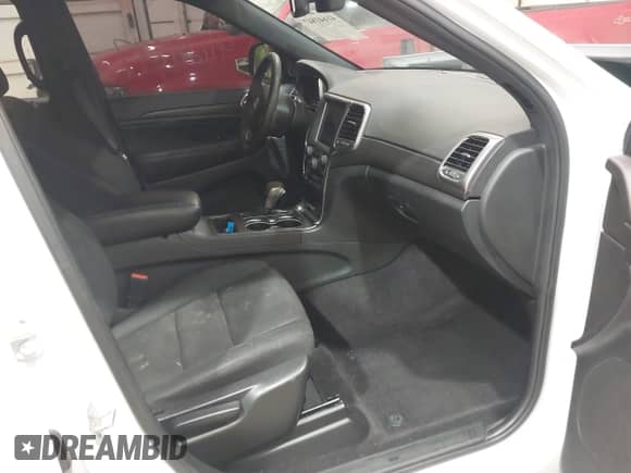 2018 Jeep Grand Cherokee Altitude z VIN 1C4RJFAG9JC398862, wystawiony jako IAAI lot #41641847 z przebiegiem 62 855 mil mil oraz . Historia ofert i sprzedaży dostępna na DreamBid. Obrazek 5.