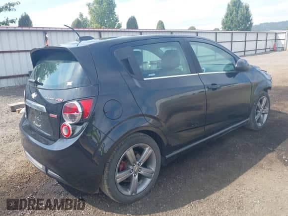 2015 Chevrolet Sonic RS с VIN 1G1JH6SB3F4106550, выставлен на аукционе IAAI как лот 43066347 с пробегом 76 832 миль миль и . История ставок и продаж доступна на DreamBid. Изображение 4.