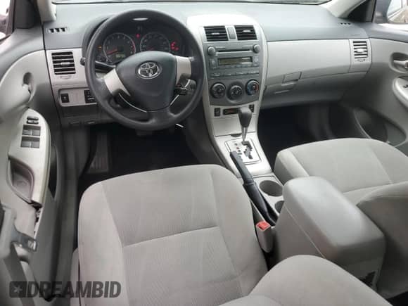 2011 Toyota Corolla L z VIN 2T1BU4EE3BC719941, wystawiony jako Copart lot #69679225 z przebiegiem 108 818 mil mil oraz Szkoda całkowita • Salvage title. Historia ofert i sprzedaży dostępna na DreamBid. Obrazek 8.