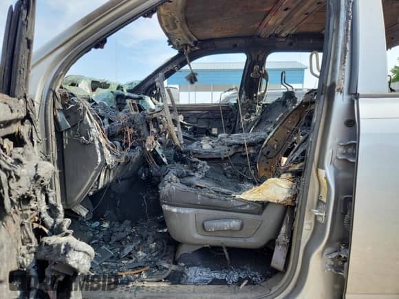 2021 Ram 1500 Tradesman z VIN 3C6RR7KG0MG713876, wystawiony jako Copart lot #61657235 z przebiegiem Nie podano mil oraz Nie do naprawy • Non repairable. Historia ofert i sprzedaży dostępna na DreamBid. Obrazek 7.