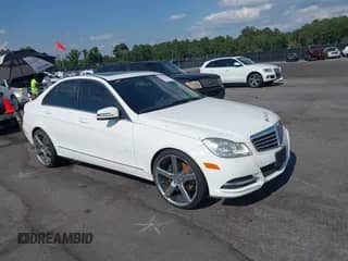 2013 Mercedes-Benz C 300 Sport с VIN WDDGF8AB5DR251972, выставлен на аукционе IAAI как лот 43152025 с пробегом 162 052 миль миль и . История ставок и продаж доступна на DreamBid. Изображение 1.