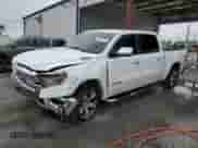 2020 Ram 1500 Laramie z VIN 1C6SRFJT3LN378662, wystawiony jako Copart lot #80202135 z przebiegiem 43 663 mil mil oraz Szkoda całkowita • Salvage title. Historia ofert i sprzedaży dostępna na DreamBid. Obrazek 1.